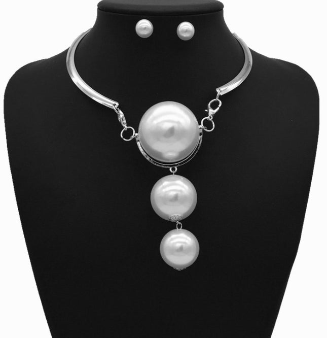 Demure belldoir Big Pearl Pendant Necklace Exaggerated Jewelry