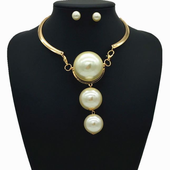 Demure belldoir Big Pearl Pendant Necklace Exaggerated Jewelry