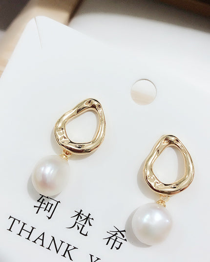 Demure belldoir Shape Pearl Ear Clip