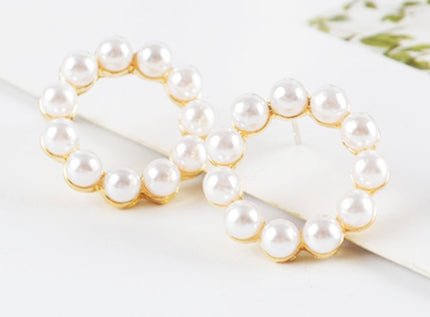 Demure belldoir Shape Pearl Ear Clip
