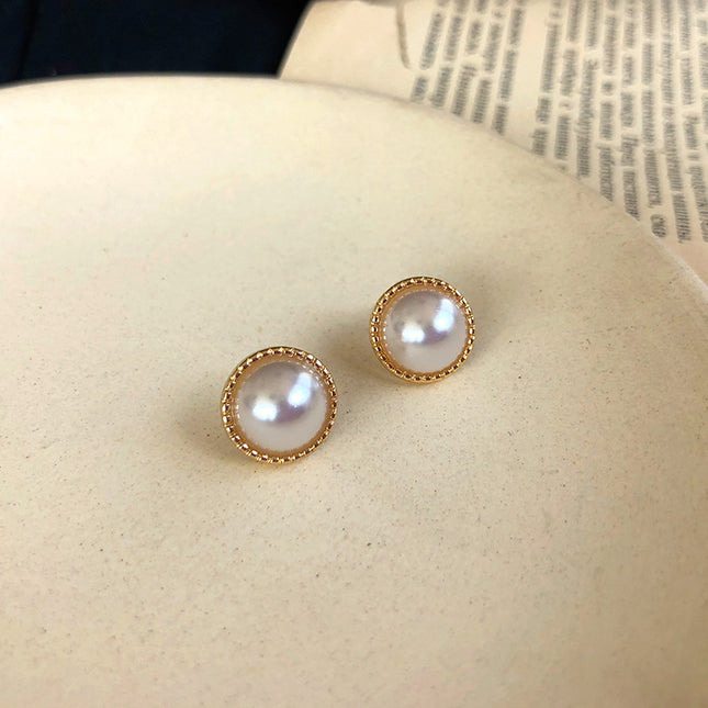 Demure belldoir Shape Pearl Ear Clip